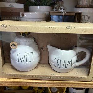Rae dunn bee cream and sugar
